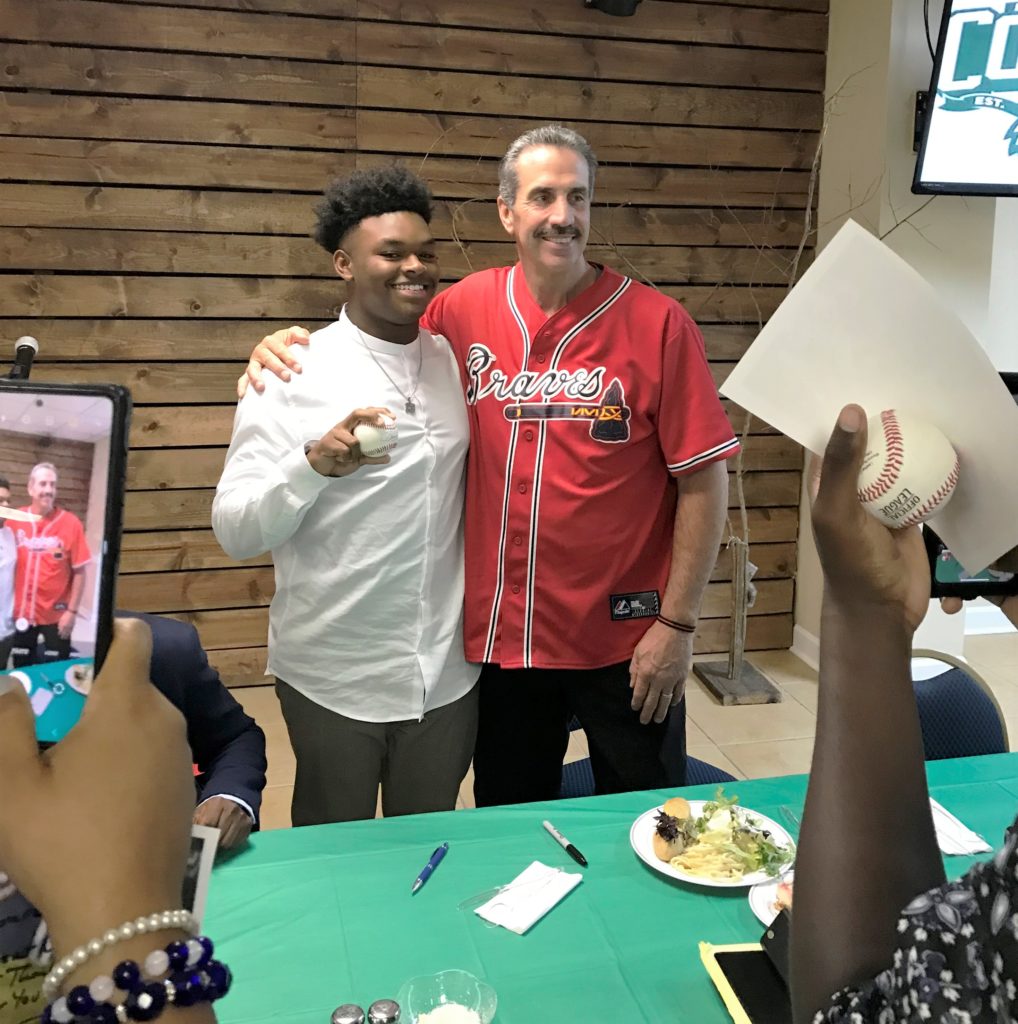 Young ball players eat up their time with Sid Bream